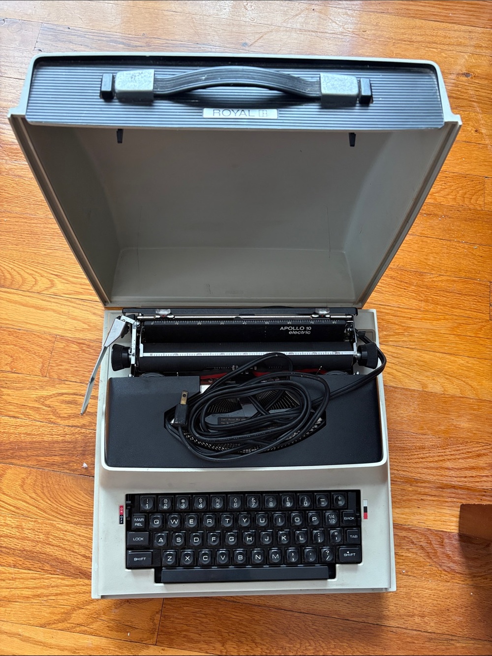 Apollo 10 Electric Typewriter in Gray